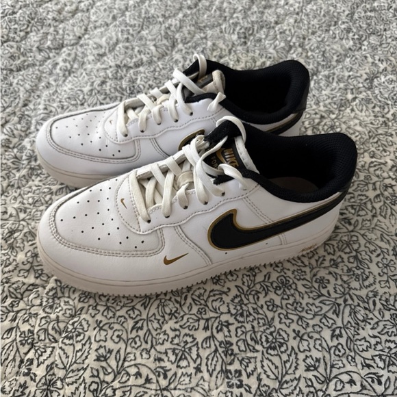 Nike Kids White and Gold Sneakers - Picture 1 of 1
